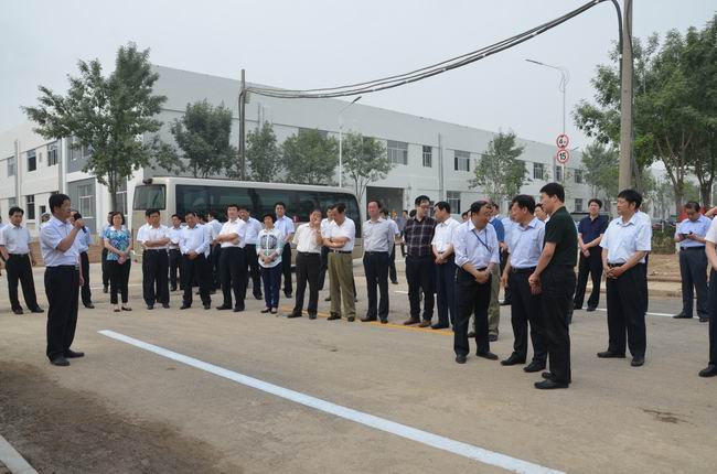 市、區(qū)觀摩團到華紡科技產(chǎn)業(yè)園實地考察