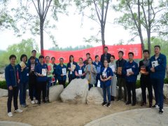 詩(shī)文誦讀 激揚(yáng)青春