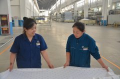 家紡車(chē)間:生產(chǎn)線上的“姐妹花”