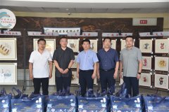 公司到玉龍湖小學(xué)開(kāi)展教師節(jié)走訪慰問(wèn)活動(dòng)